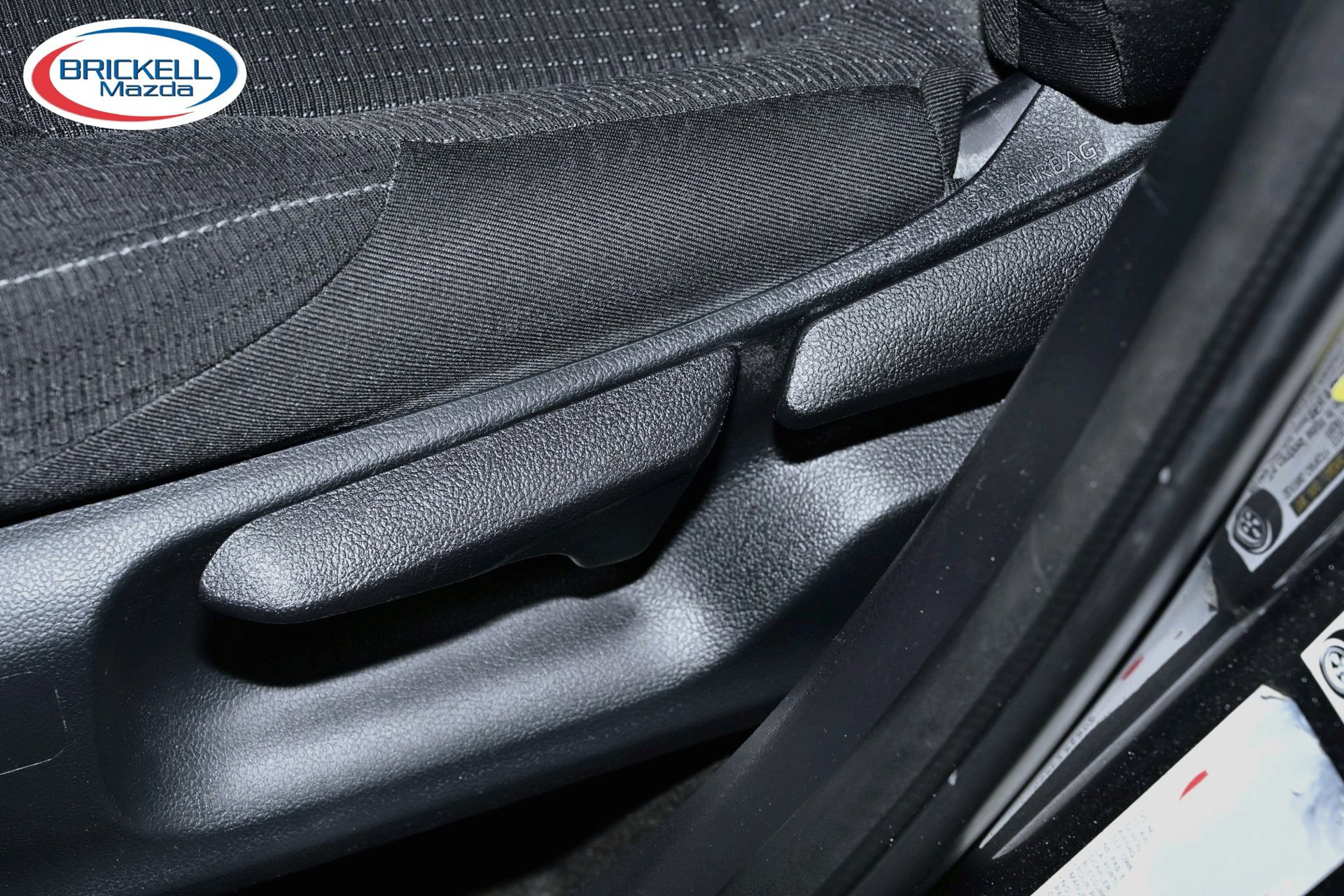 Used 2018 Toyota C-HR XLE FWD image 23