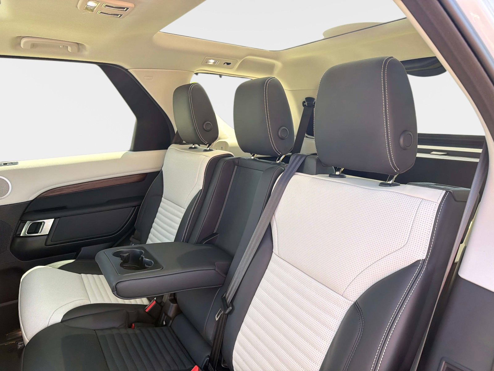 New 2026 Land Rover Discovery Dynamic SE AWD/4WD image 14