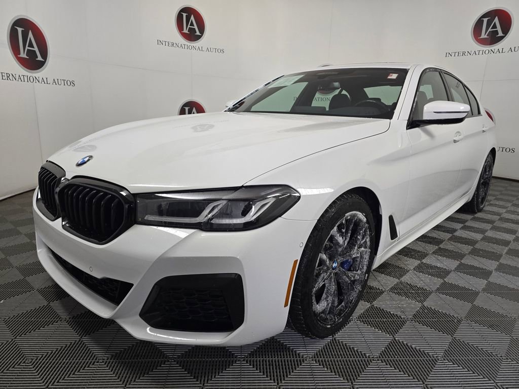 Used 2022 BMW 530i xDrive w/ M Sport Package image 4