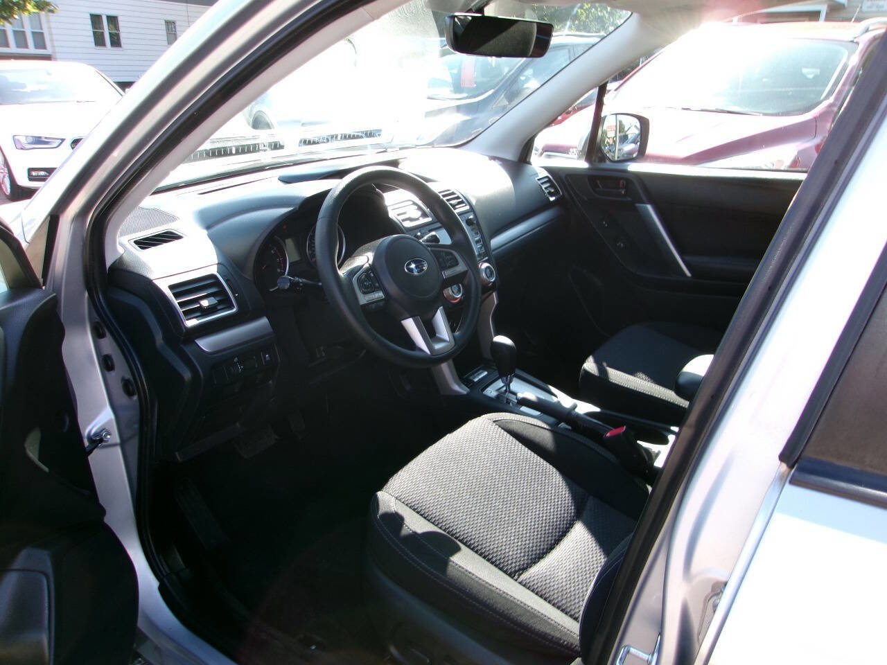 Used 2017 Subaru Forester 2.5i Premium w/ All-Weather Package image 5