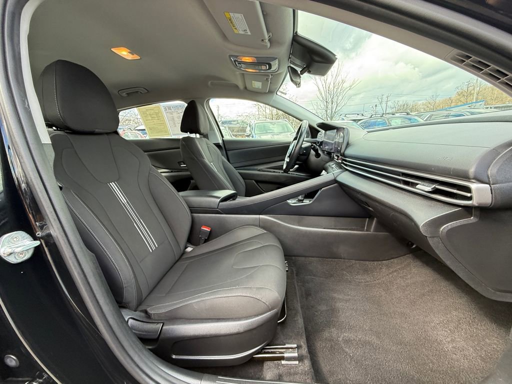 Used 2023 Hyundai Elantra SEL w/ Convenience Package image 25