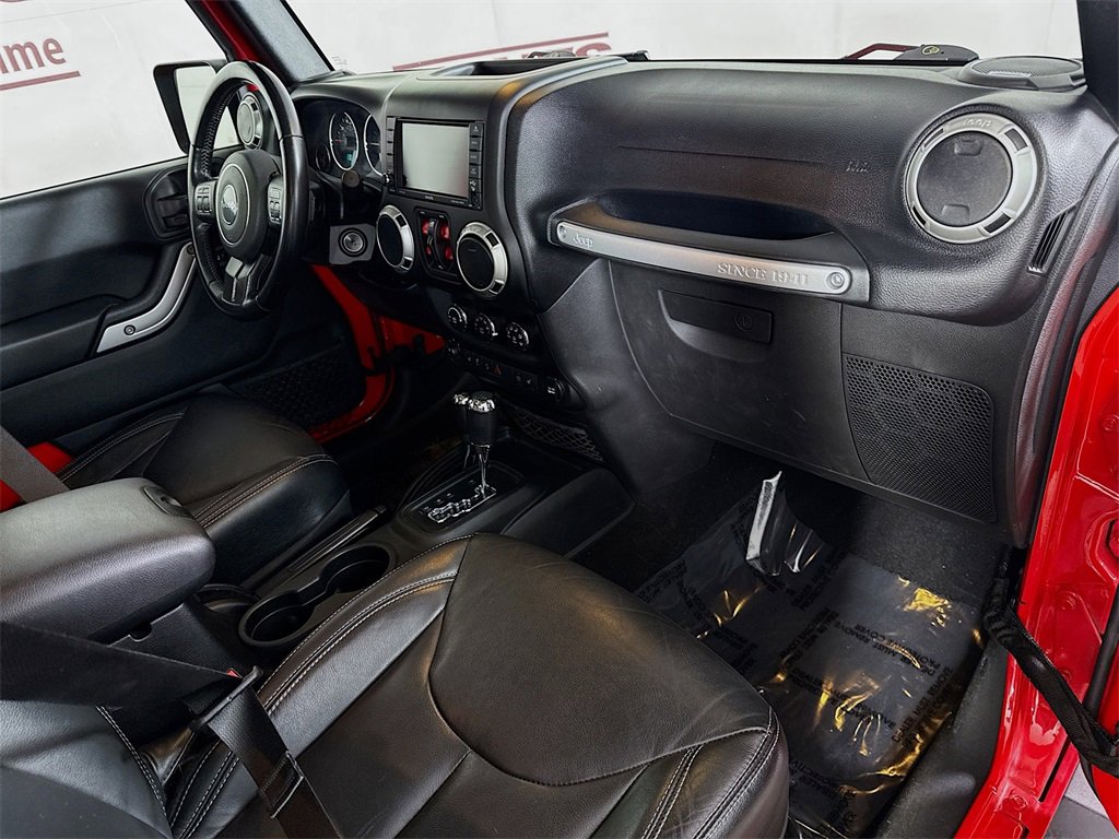 Used 2018 Jeep Wrangler Unlimited Sahara w/ Max Tow Package image 27