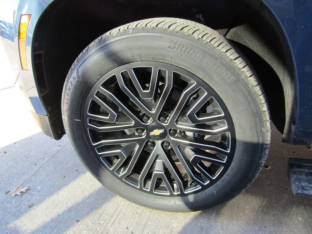 New 2026 Chevrolet Suburban High Country image 39