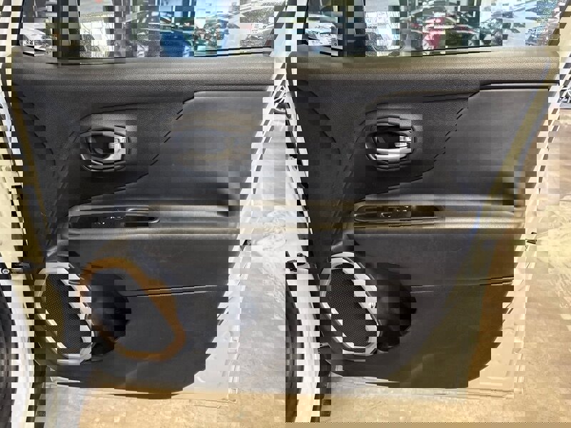 Used 2016 Jeep Renegade Limited image 29