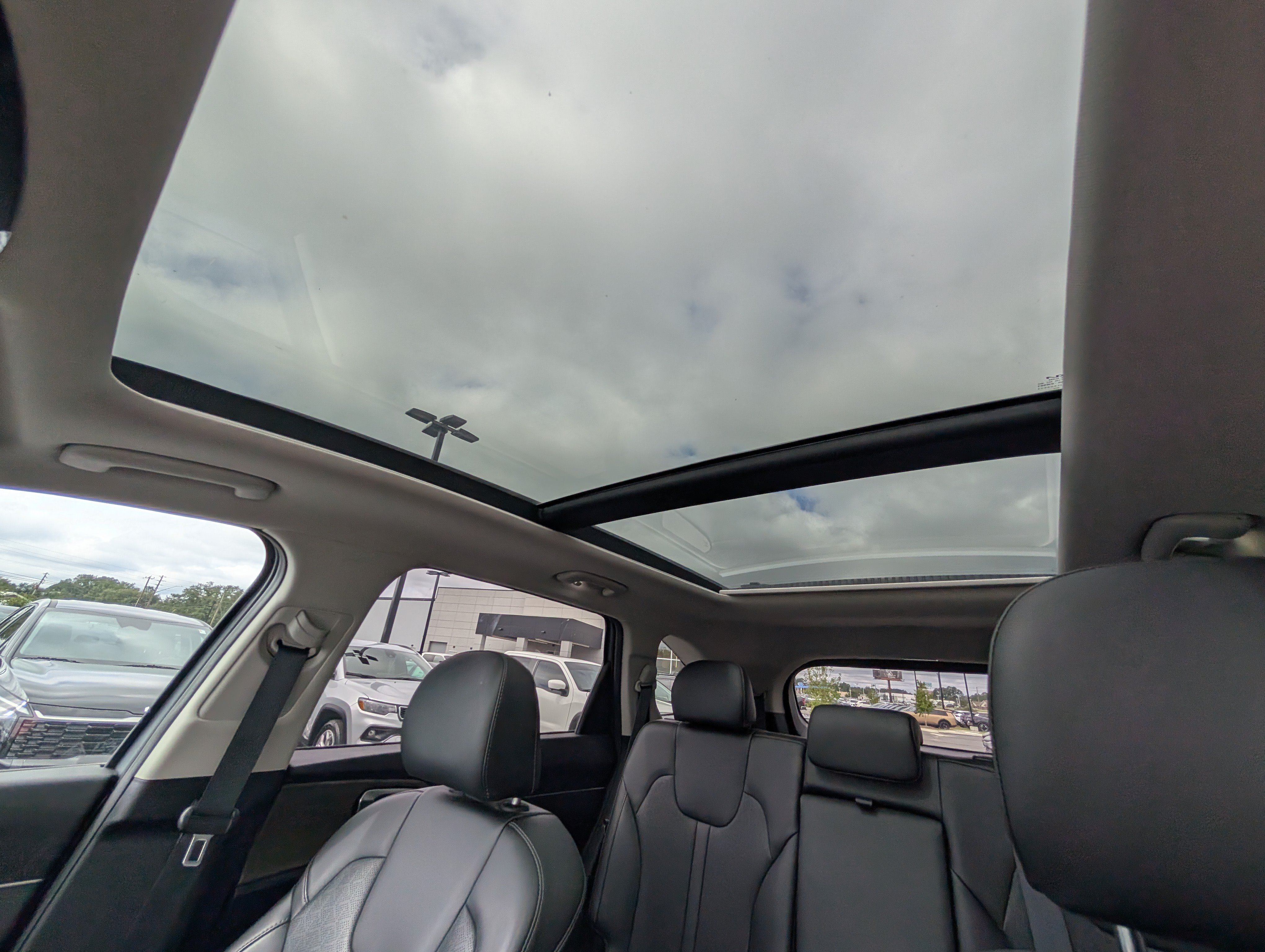 Used 2023 Kia Sorento S w/ Panoramic Sunroof Package AWD/4WD image 31