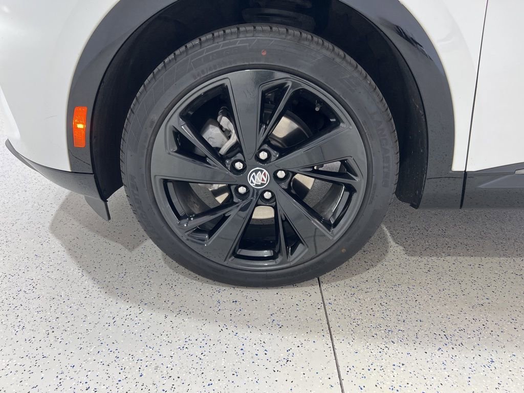 Used 2022 Buick Envision Essence w/ Technology Package I FWD image 31