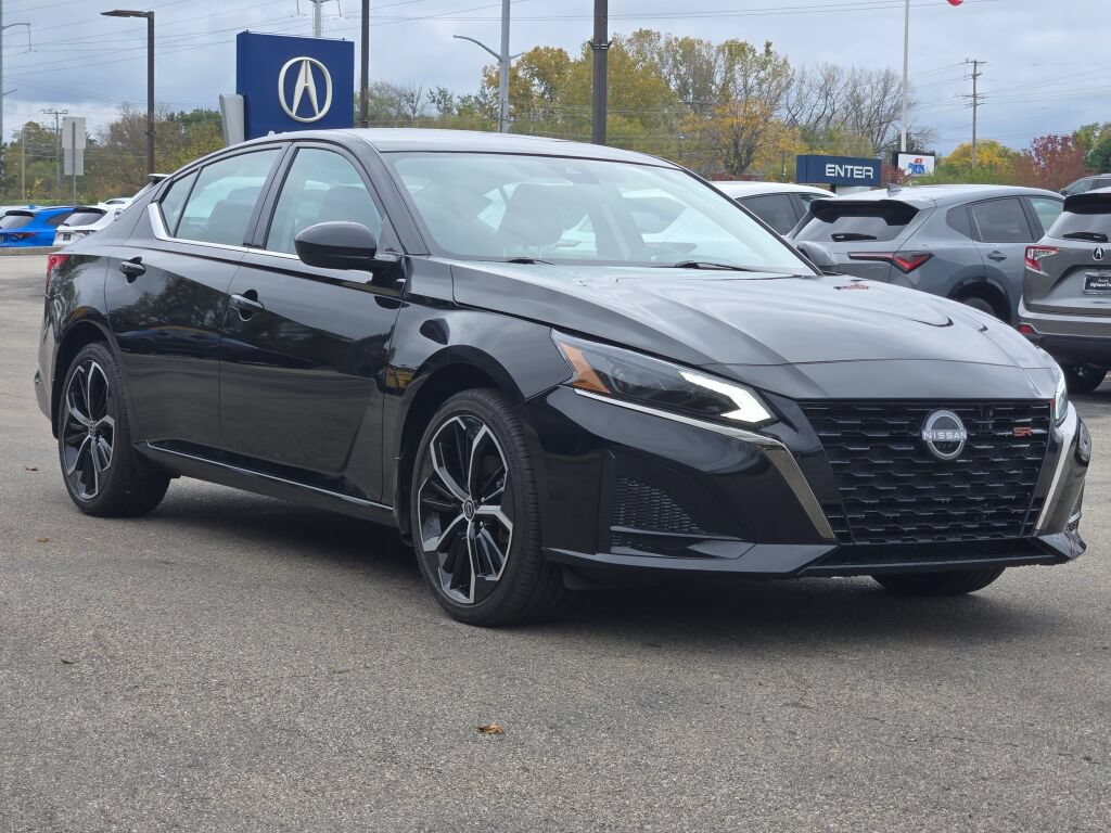 Used 2025 Nissan Altima 2.5 SR AWD/4WD image 6