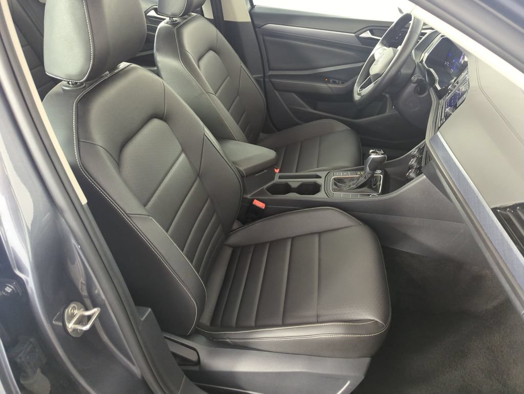 Used 2024 Volkswagen Jetta SE FWD image 36