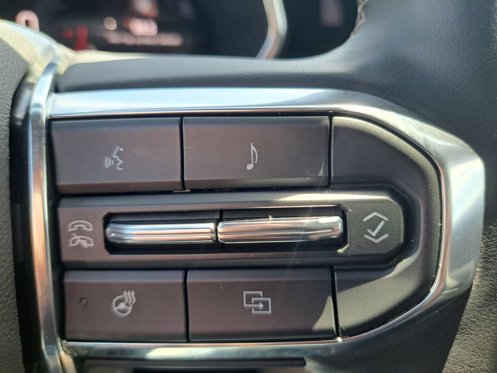 Used 2025 GMC Canyon Denali AWD/4WD image 19