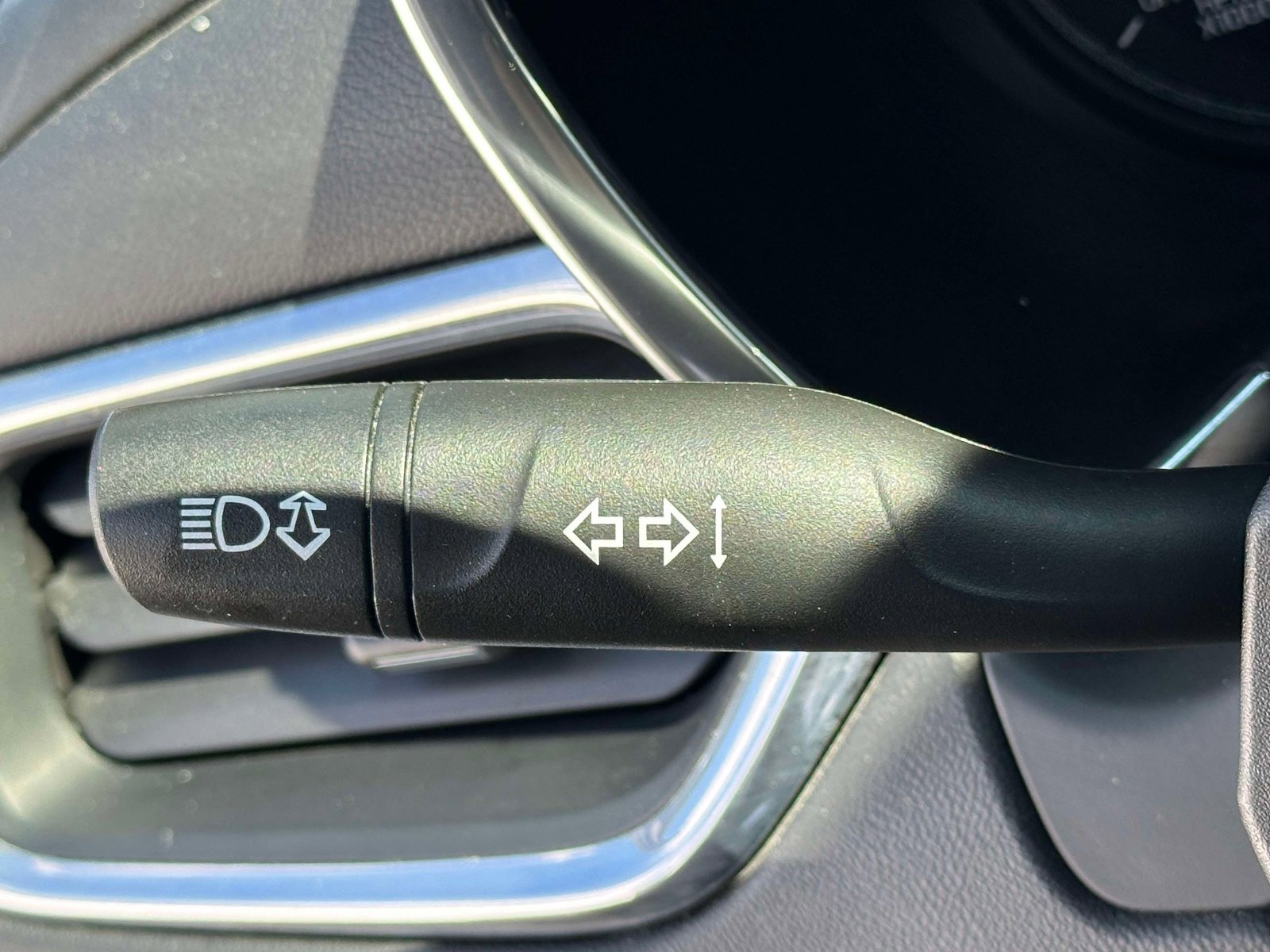 Used 2019 Chevrolet Equinox LT w/ Sun & Navigation Package image 23