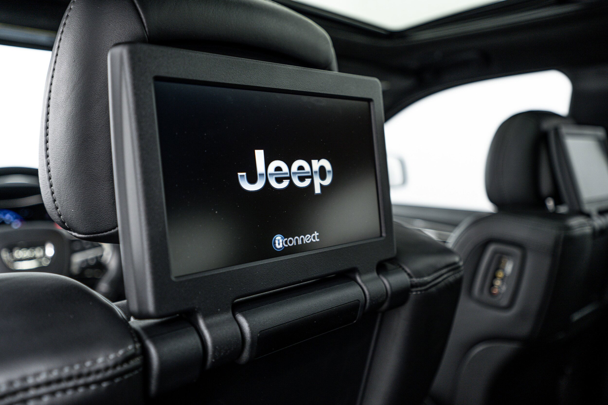 Used 2018 Jeep Grand Cherokee Trackhawk AWD/4WD image 18