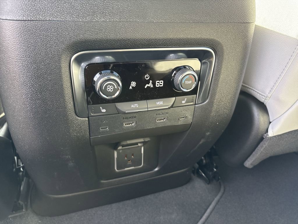 New 2026 Chevrolet Suburban Premier image 23