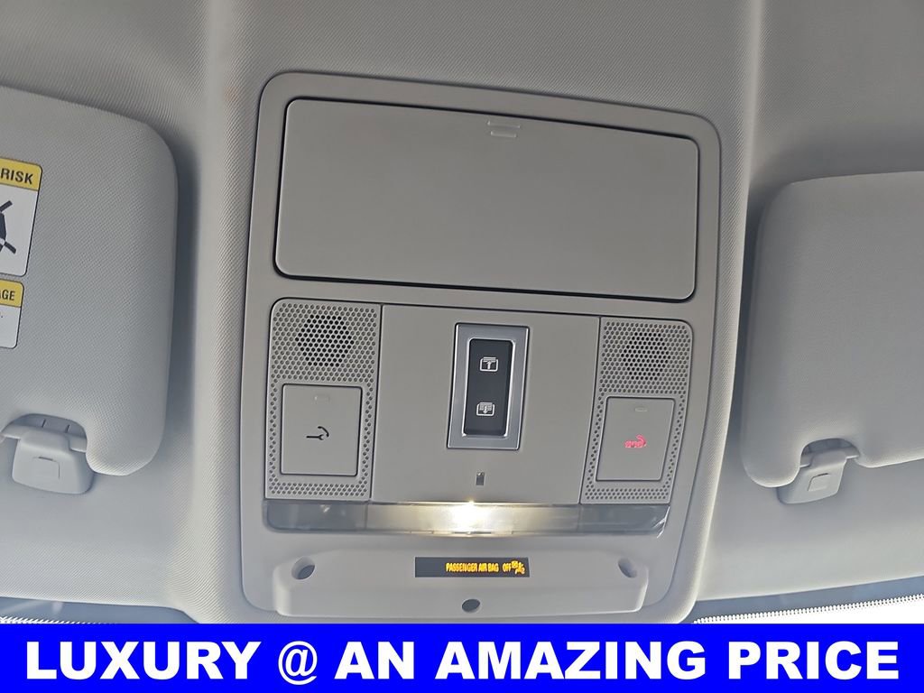 Used 2019 Land Rover Range Rover Evoque SE Premium image 31