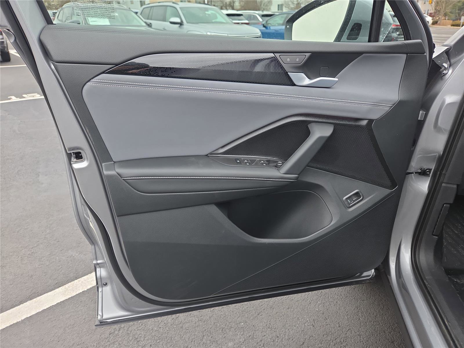 New 2026 Volkswagen Tiguan SE image 12