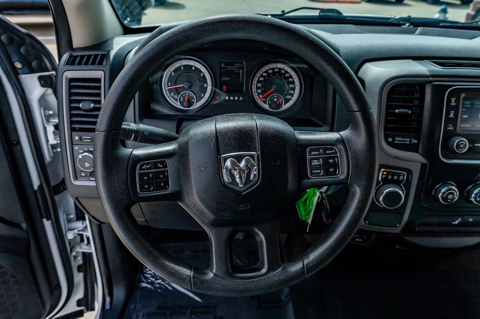 Used 2017 RAM 1500 Express RWD image 17