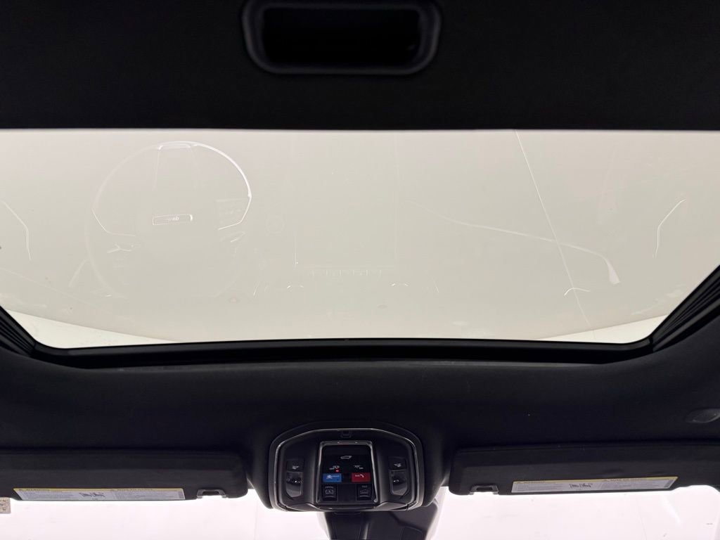 Used 2025 Jeep Grand Cherokee L Altitude image 3