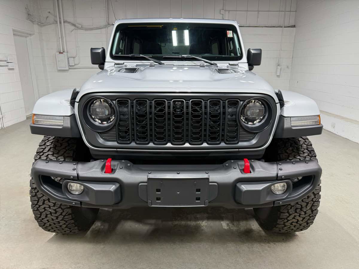 Used 2024 Jeep Wrangler Unlimited Rubicon image 2