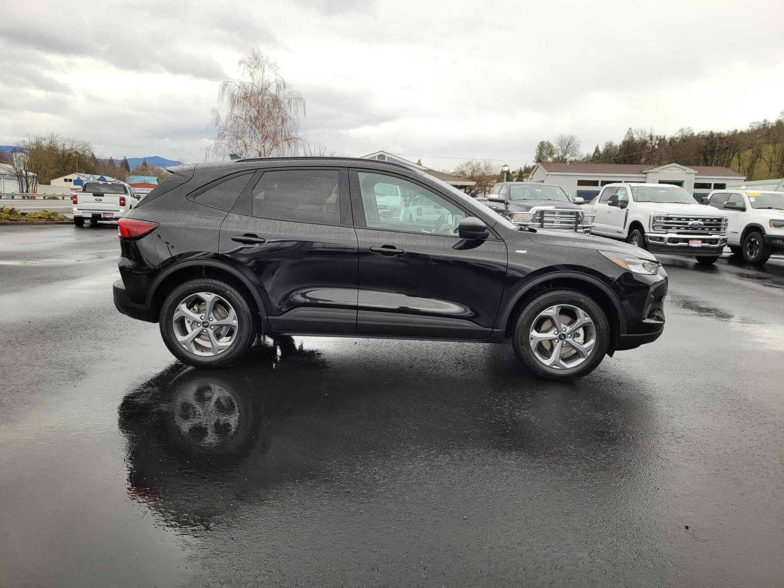 Used 2025 Ford Escape ST-Line AWD/4WD image 4