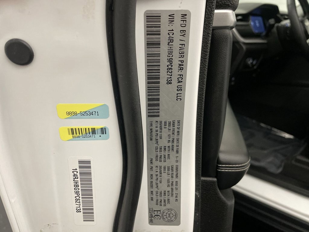 Used 2023 Jeep Grand Cherokee Limited image 27