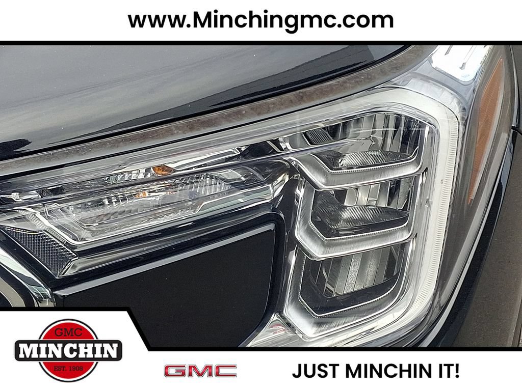 Used 2022 GMC Terrain SLT w/ Tech Package AWD/4WD image 9