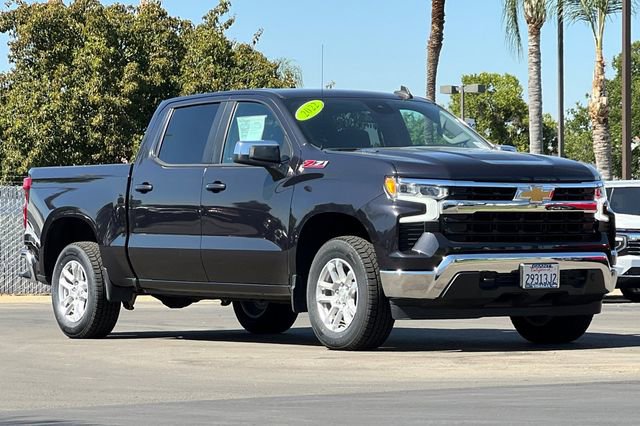 Used 2022 Chevrolet Silverado 1500 LT AWD/4WD image 2