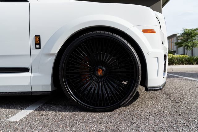 Used 2023 Rolls-Royce Cullinan w/ Cullinan Package image 22