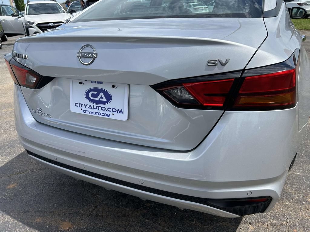 Used 2024 Nissan Altima 2.5 SV FWD image 11
