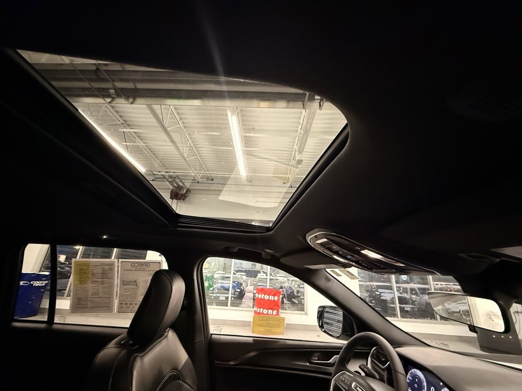 Certified 2025 Jeep Grand Cherokee Altitude image 35