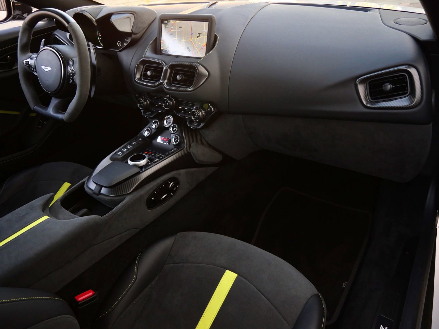 Used 2023 Aston Martin V8 Vantage Coupe image 28