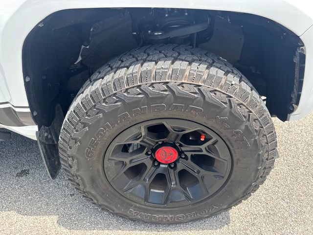 Used 2025 Toyota Tacoma SR5 AWD/4WD image 10