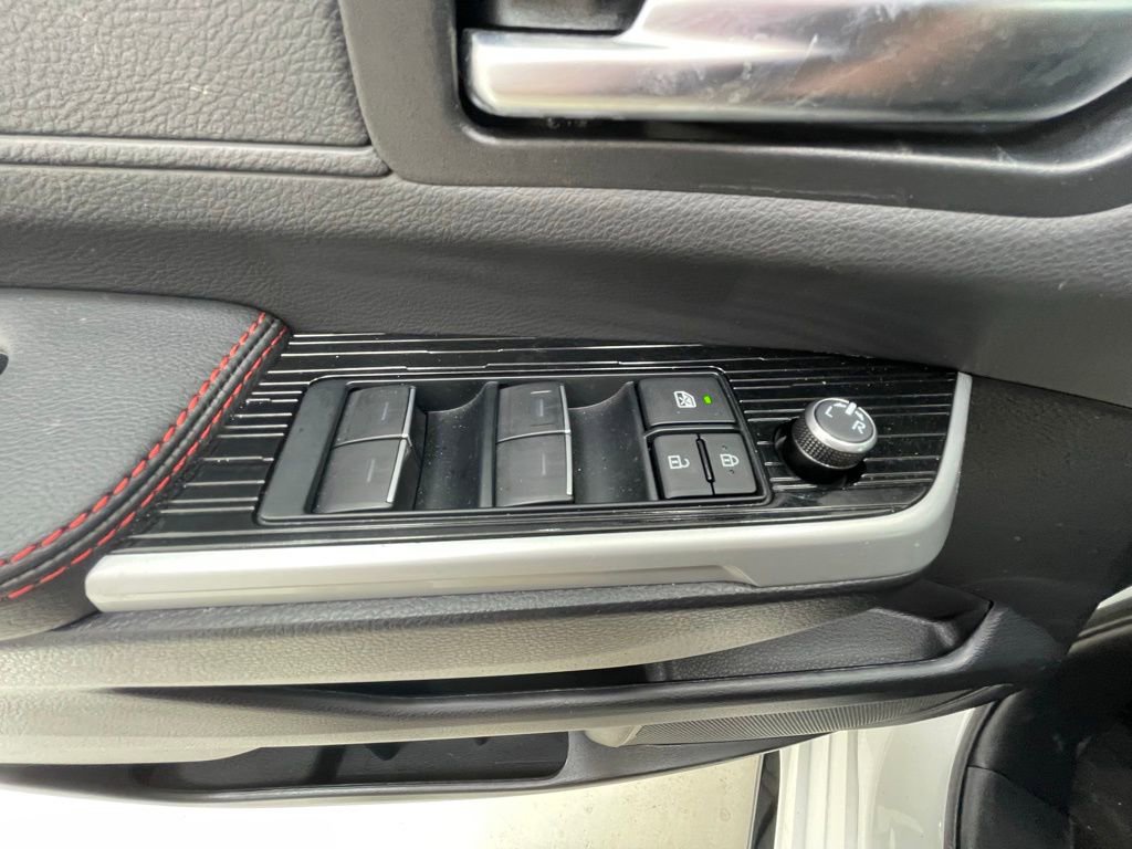 Used 2025 Toyota Sienna XSE image 13