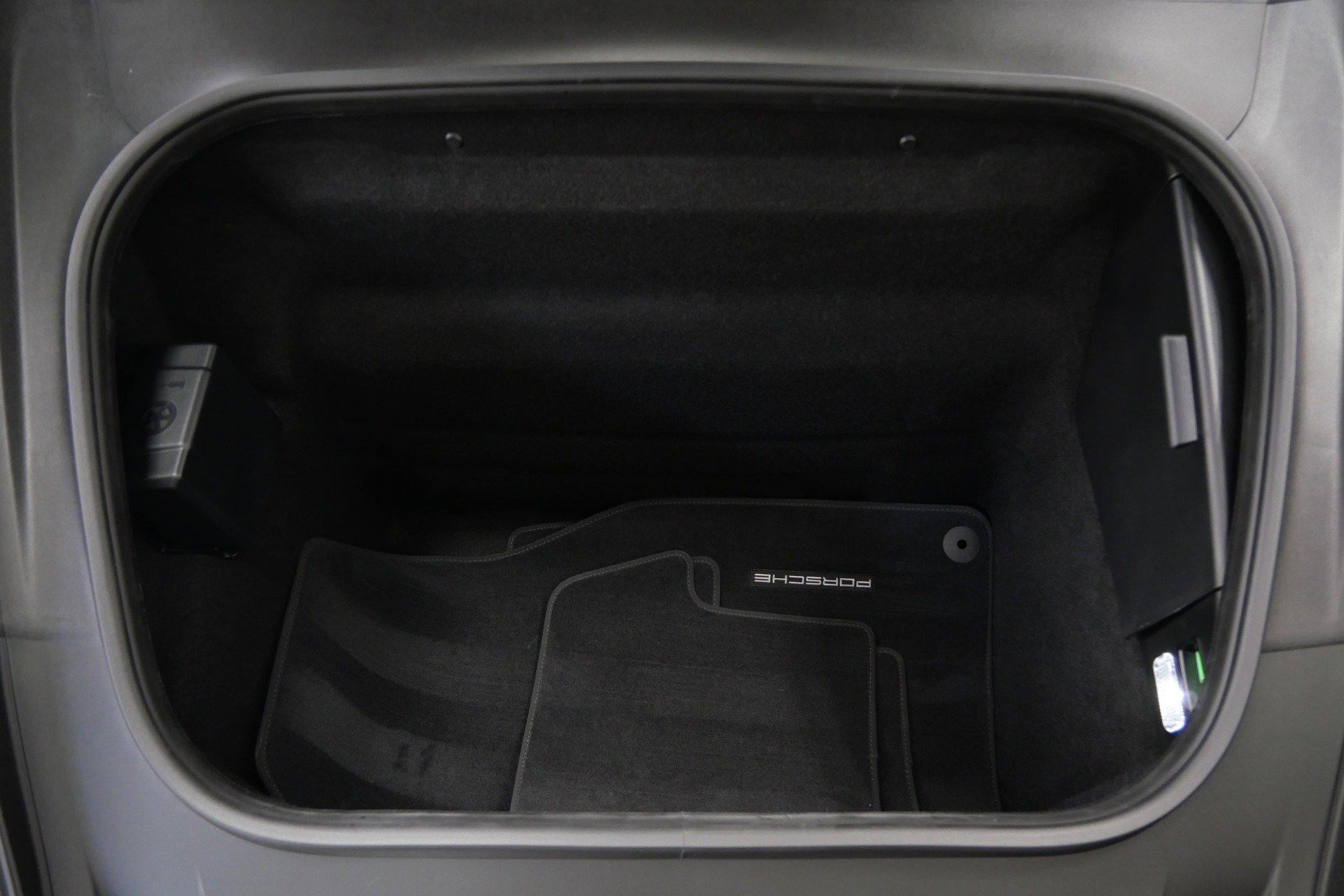 Used 2025 Porsche 911 Carrera w/ Premium Package image 19