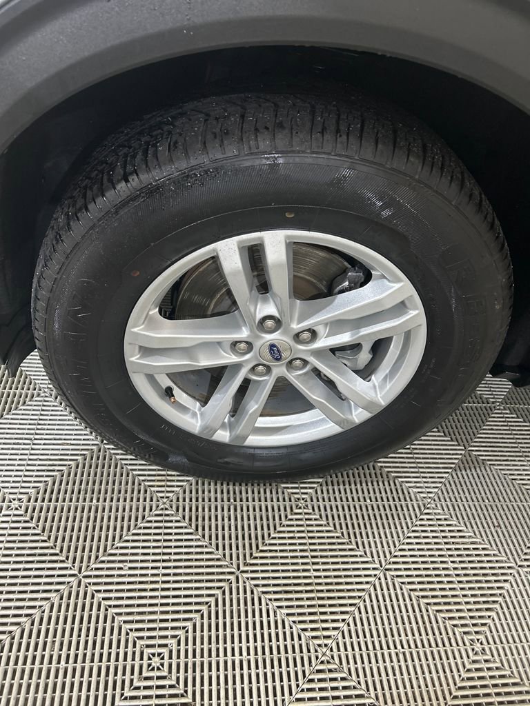 Used 2023 Ford Explorer XLT w/ Equipment Group 202A image 10