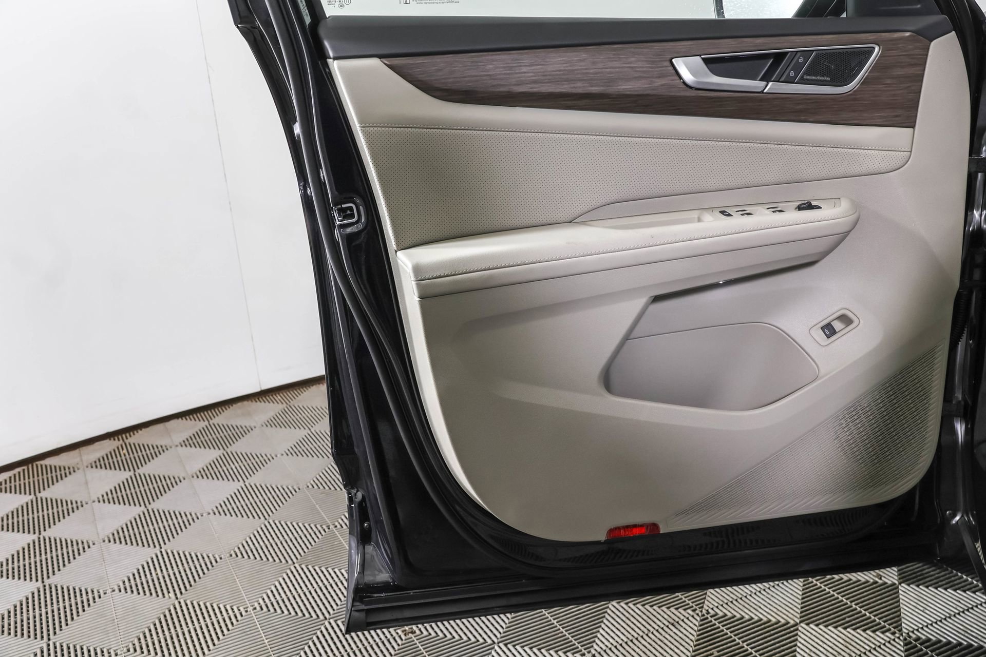 New 2026 Volkswagen Atlas SEL Premium R-Line image 32