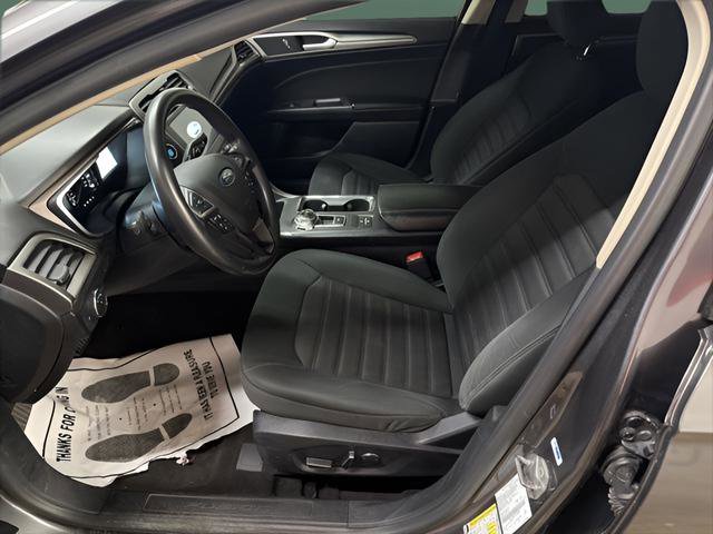 Used 2020 Ford Fusion SE FWD image 12
