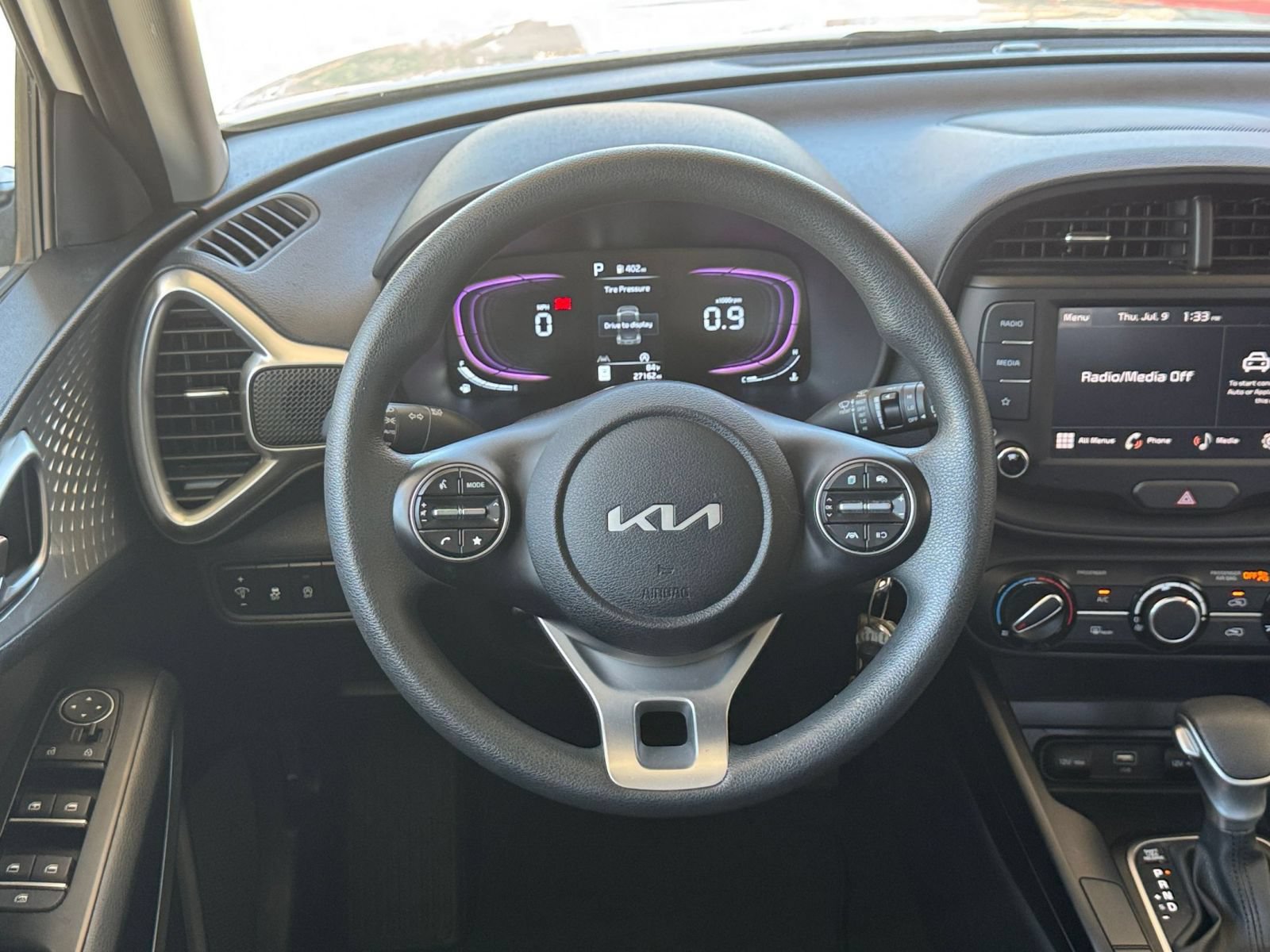 Used 2025 Kia Soul LX w/ LX Technology Package FWD image 25