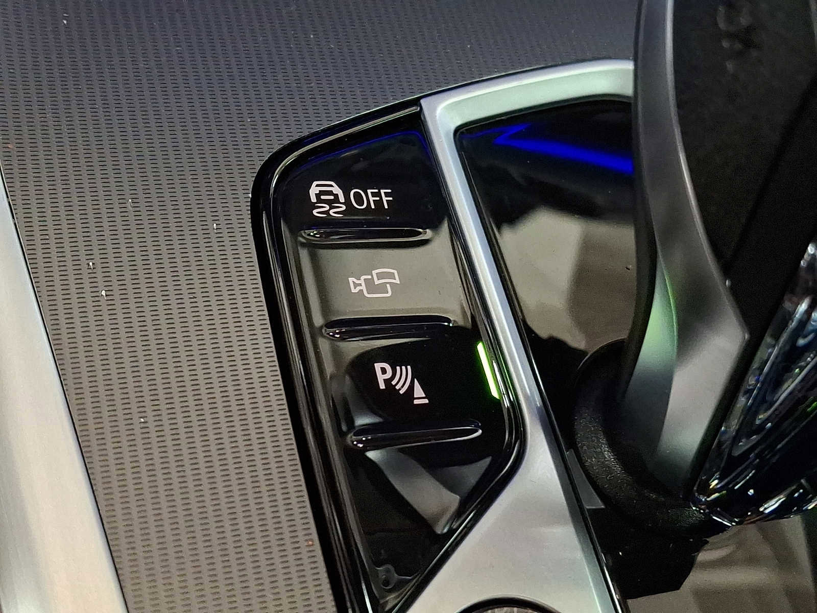 Used 2022 BMW X6 xDrive40i w/ Executive Package image 21