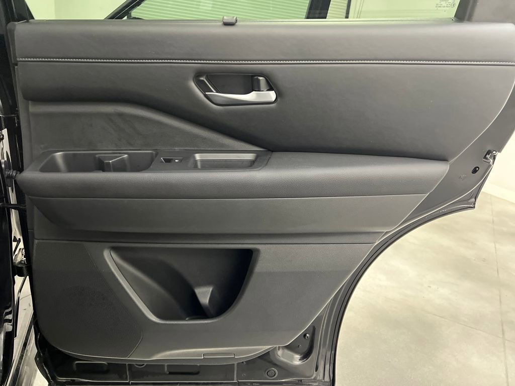Used 2025 Nissan Pathfinder SL image 19
