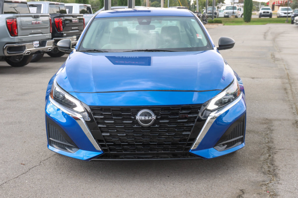 Used 2025 Nissan Altima 2.5 SV FWD image 2
