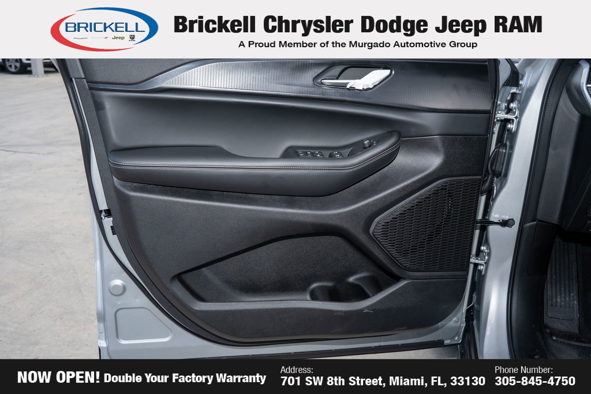 New 2025 Jeep Grand Cherokee L Laredo image 11