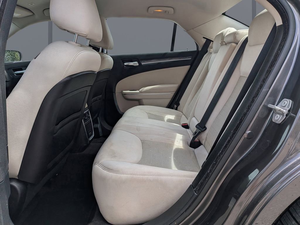 Used 2018 Chrysler 300 Touring w/ Chrome Appearance Package RWD image 13