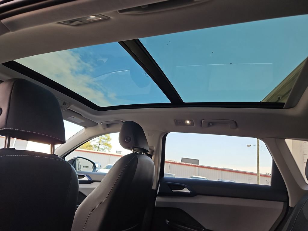 Used 2024 Volkswagen Taos SE image 23