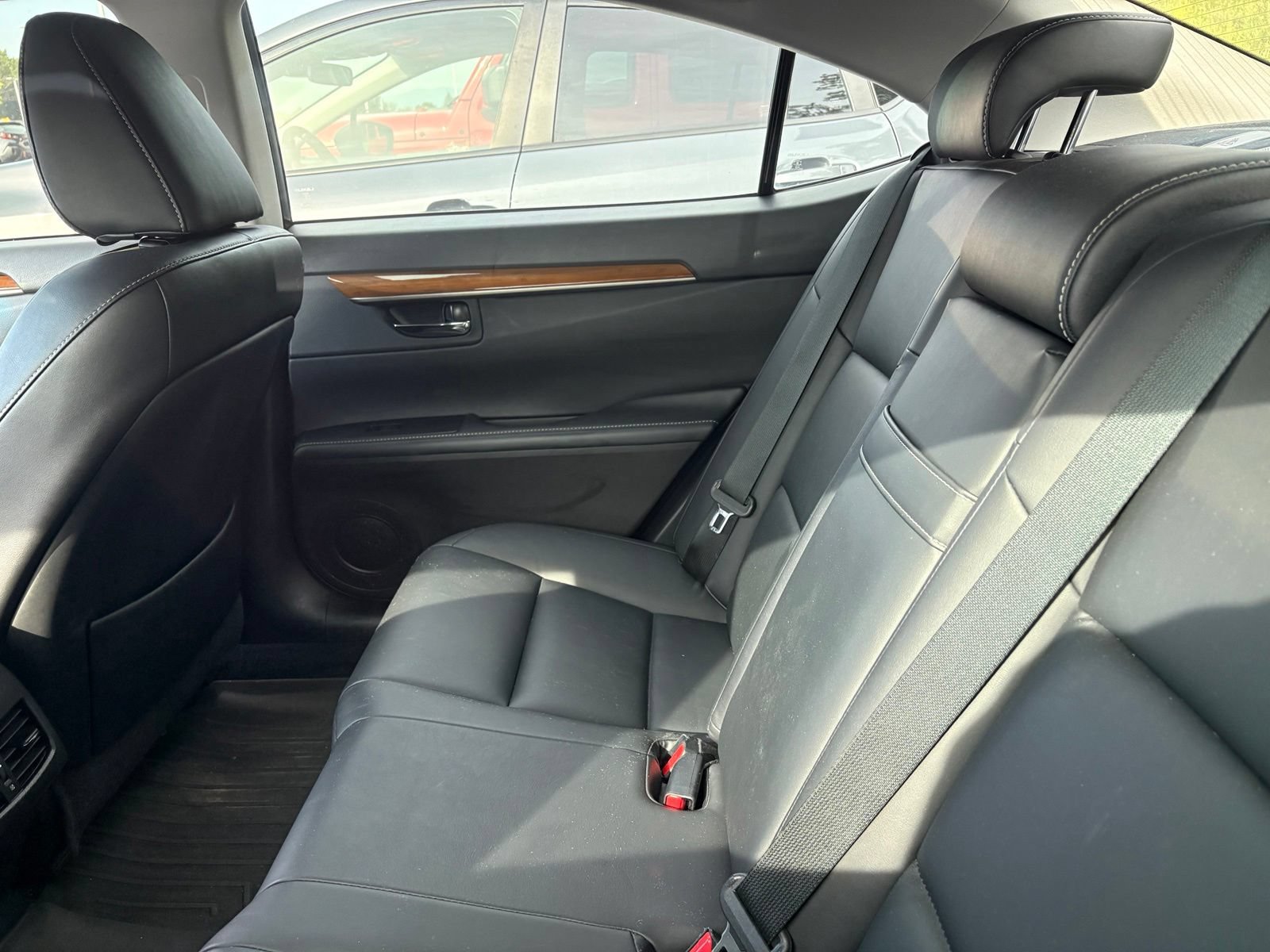 Used 2013 Lexus ES 300h w/ Premium Pkg FWD image 9