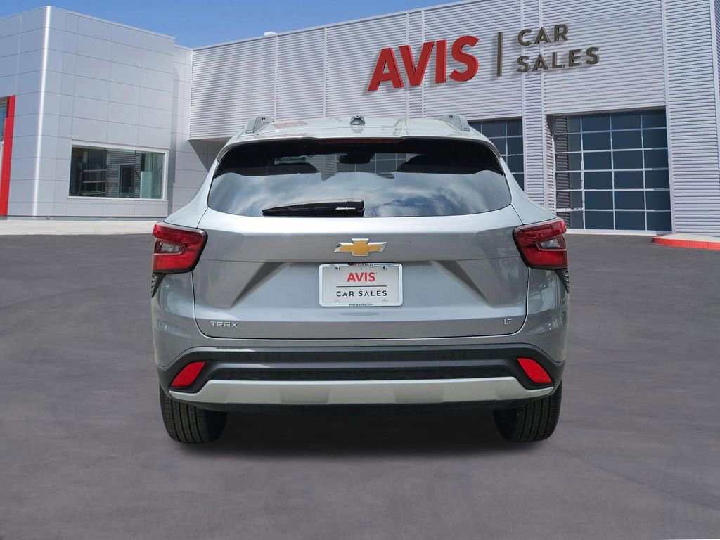 Used 2025 Chevrolet Trax LT w/ LT Convenience Package FWD image 5