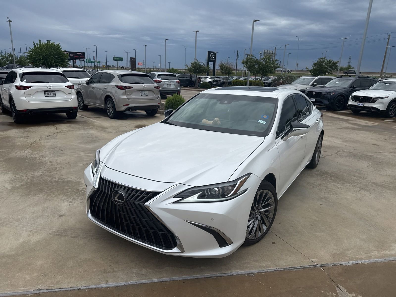 Used 2024 Lexus ES 300h w/ Technology Package image 1
