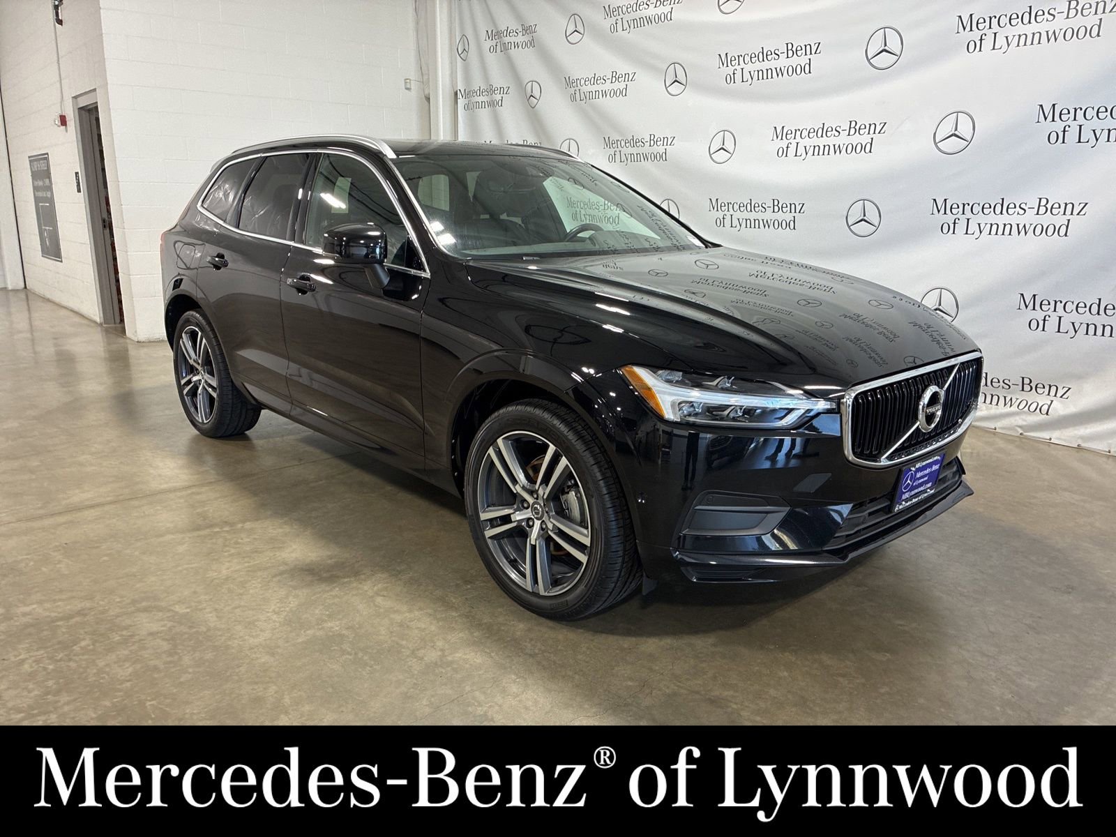 Used 2018 Volvo XC60 T5 Momentum w/ Convenience Package