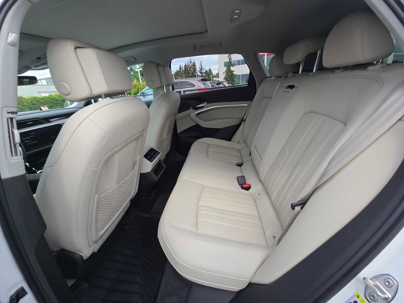 Used 2024 Audi Q8 e-tron Premium Plus w/ Premium Plus Package AWD/4WD image 16