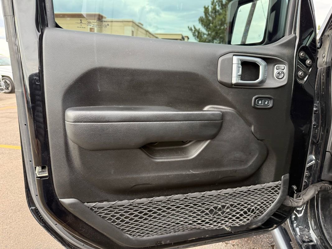 Used 2022 Jeep Gladiator Mojave w/ Cold Weather Group image 11