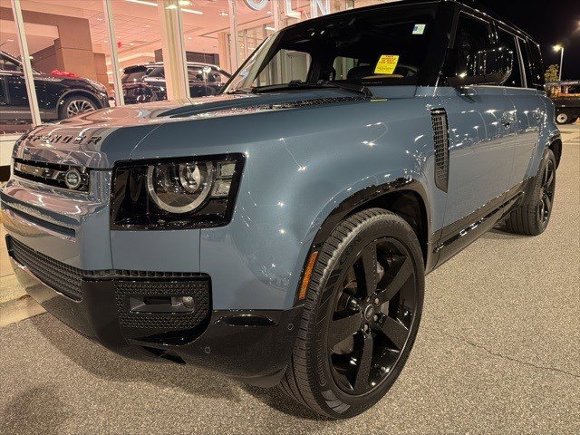 Used 2024 Land Rover Defender 110 X-Dynamic SE image 10