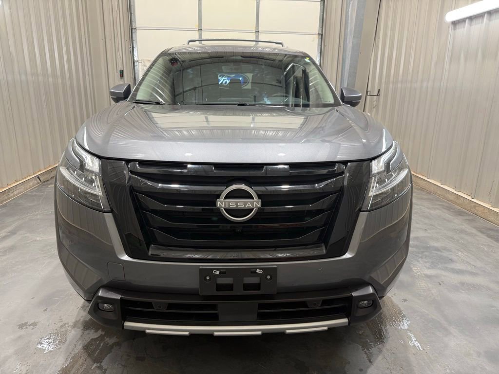 Used 2023 Nissan Pathfinder SL w/ Lighting Package (N92) FWD image 2